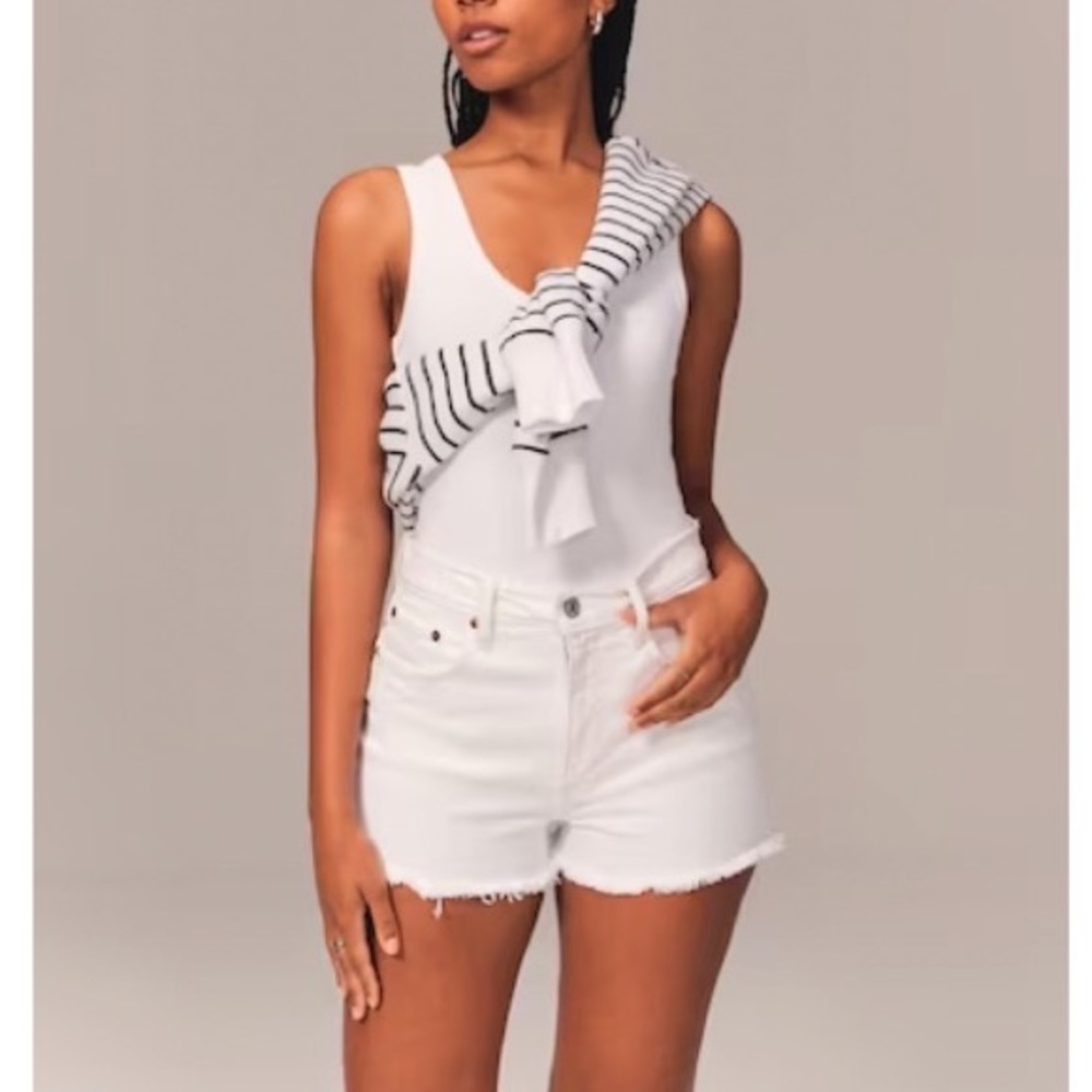 Abercrombie and Fitch curve love high-rise mom short – white ripped wash